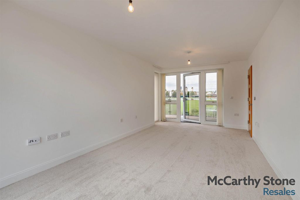 Property photo 2 of 27 8668248-Interior05-800.Jpg