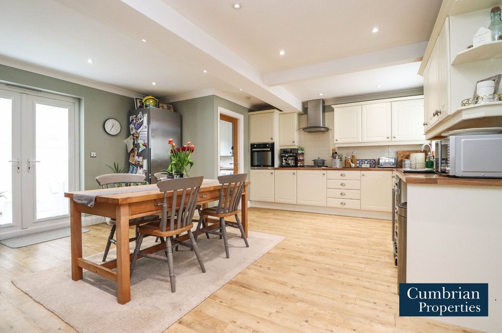 Property photo 2 of 28 Dining Kitchen