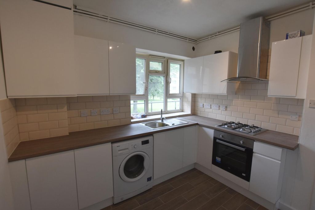 Property photo 2 of 9 Kitchen