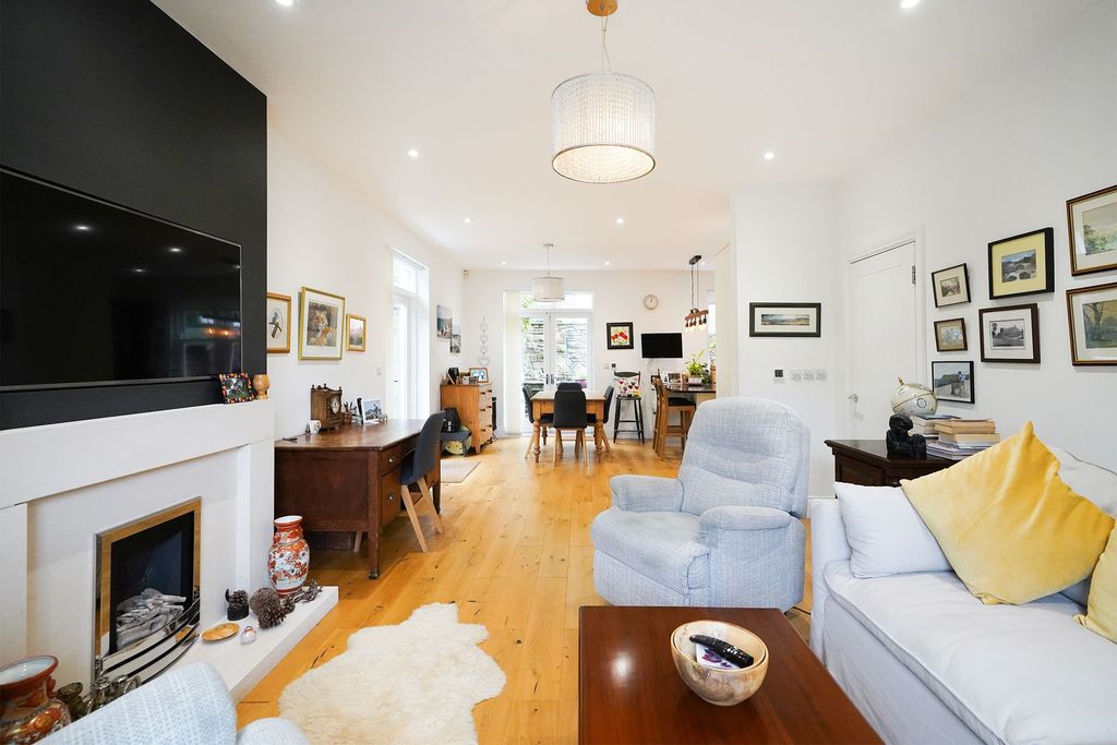 Property photo 2 of 36