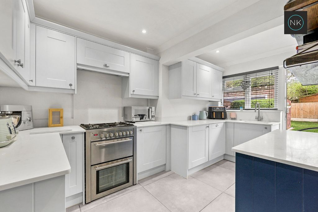 Property photo 2 of 23 5037672