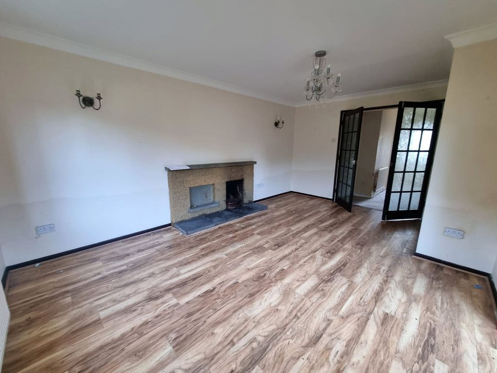 Property photo 2 of 18 Lounge