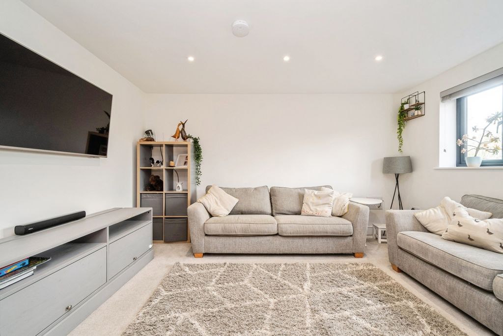 Property photo 3 of 20 Pbox-Img.Jpg