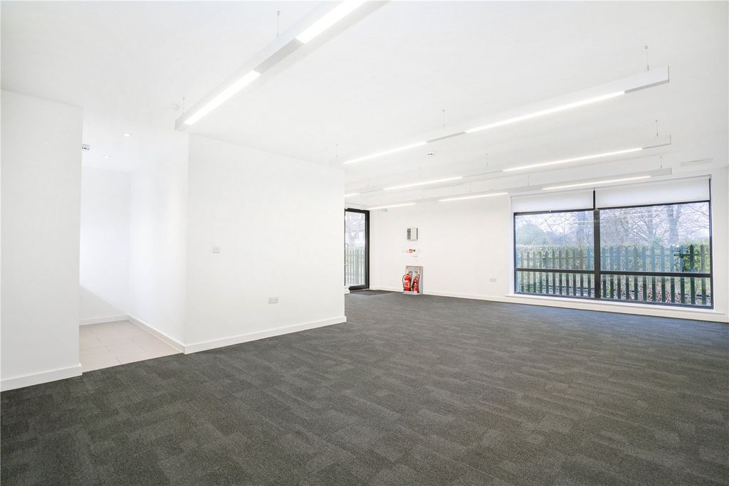 Property photo 3 of 7 Picture No. 02