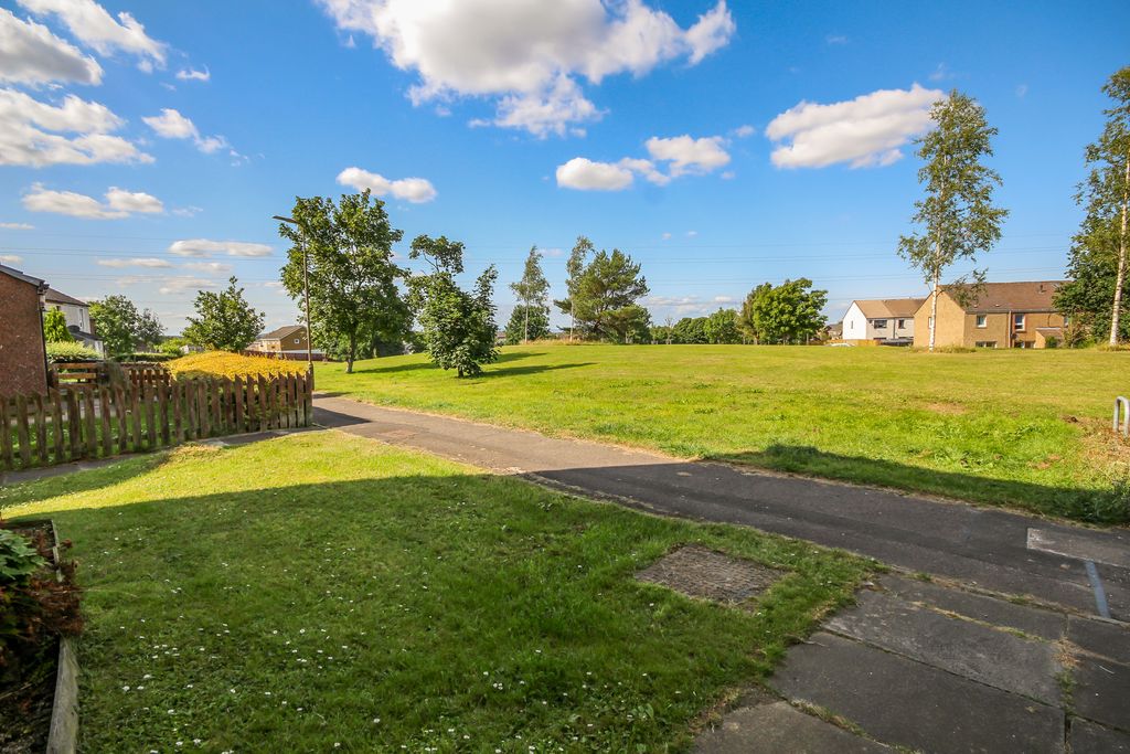 Property photo 3 of 3 38 Redcraig - Small-4