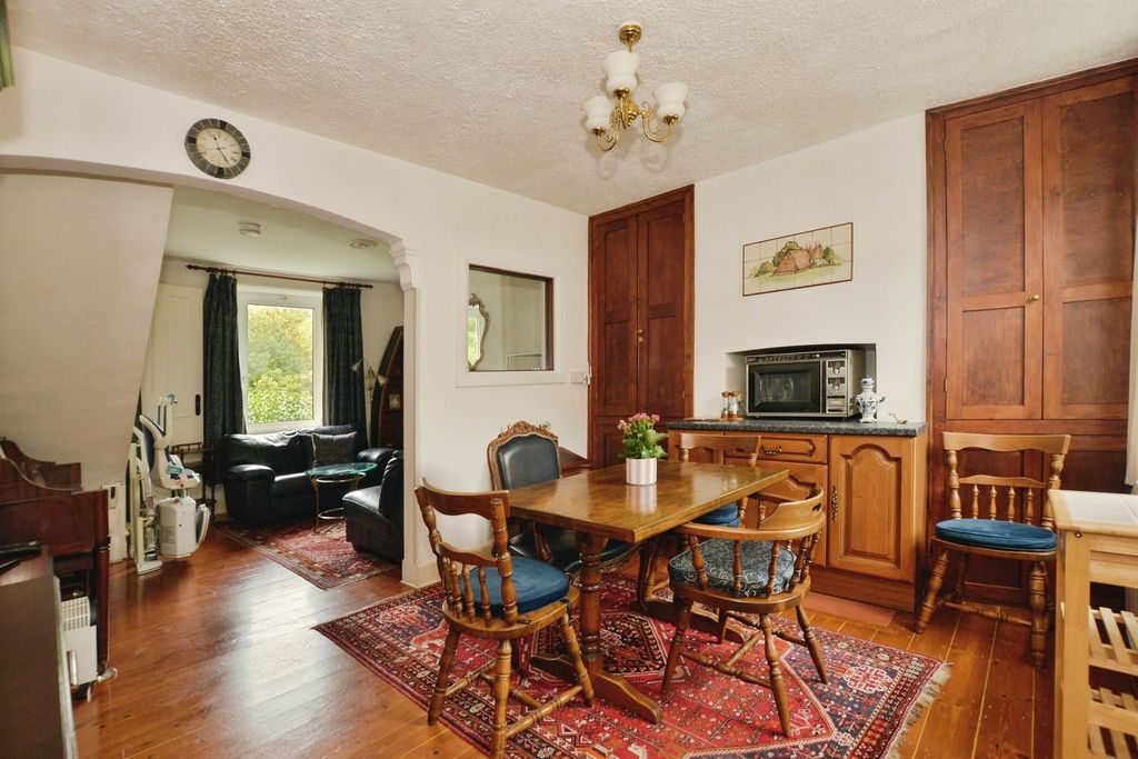 Property photo 3 of 28