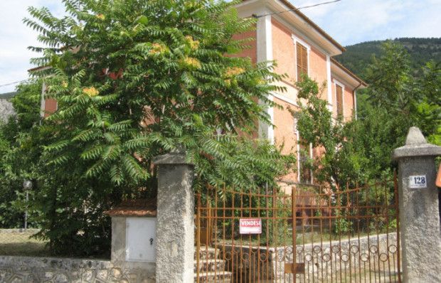 Property photo 2 of 20