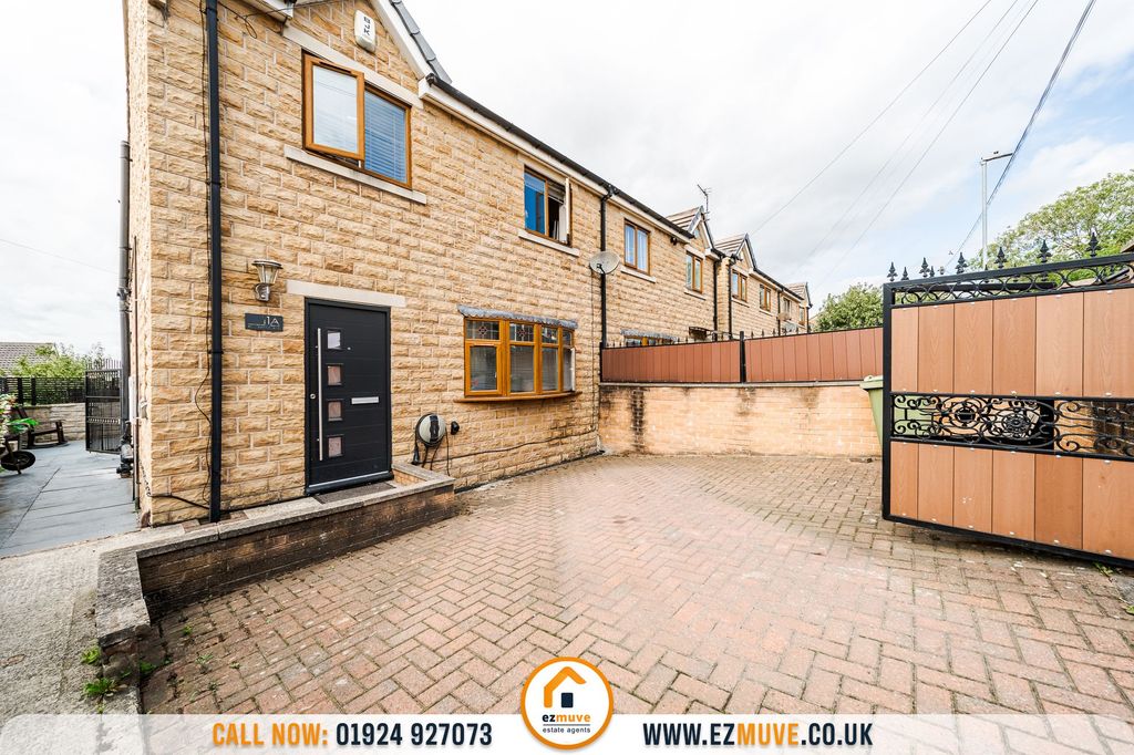 Property photo 2 of 32