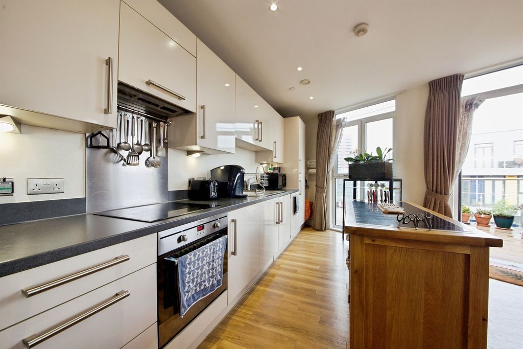 Property photo 3 of 5