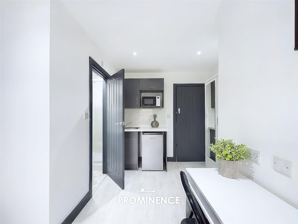 Property photo 2 of 9 Cam03736G0-Pr0014-Still015.Jpg