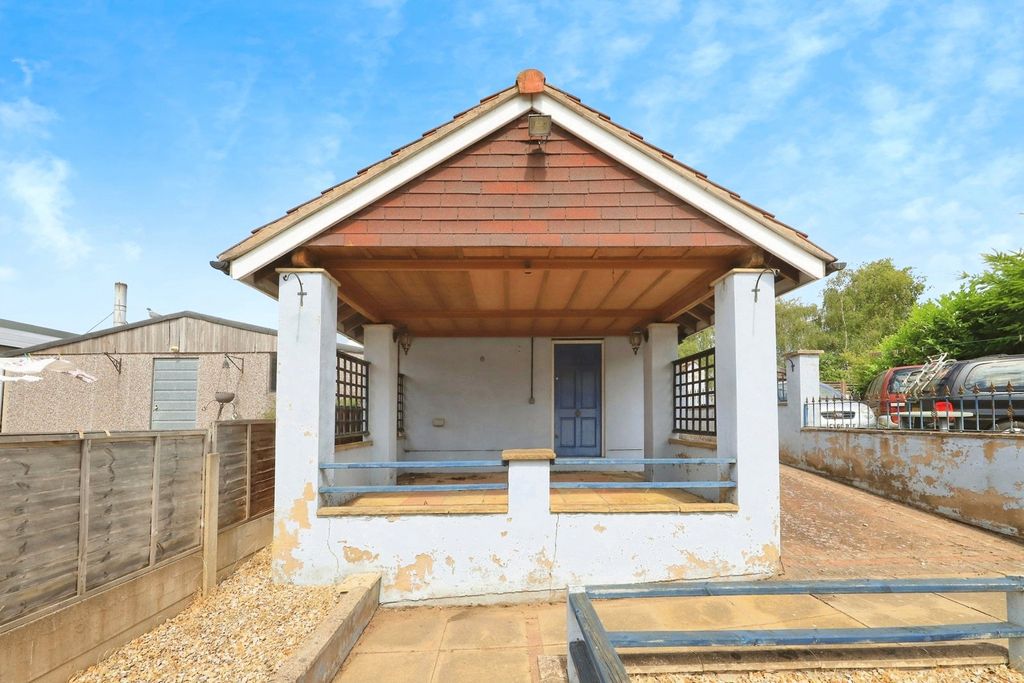 Property photo 2 of 17 Photo