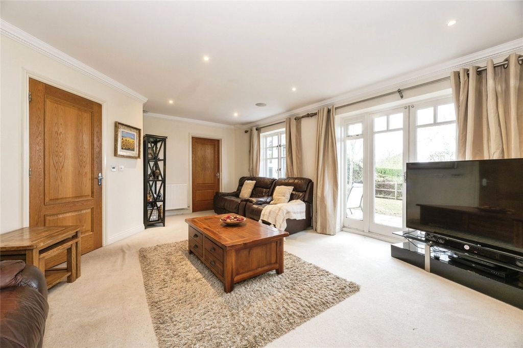 Property photo 3 of 19 Picture No. 06
