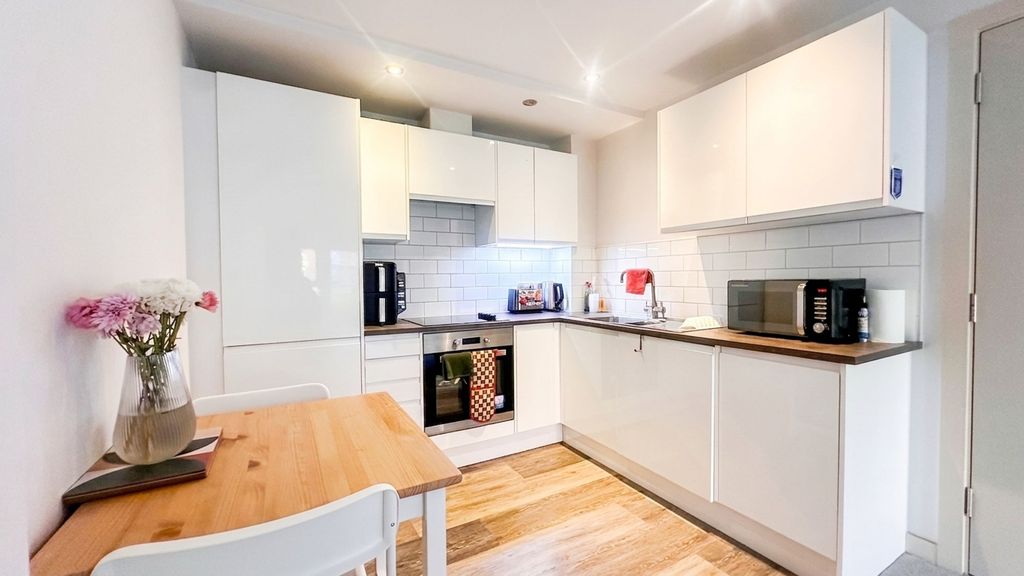 Property photo 2 of 17 Kitchen