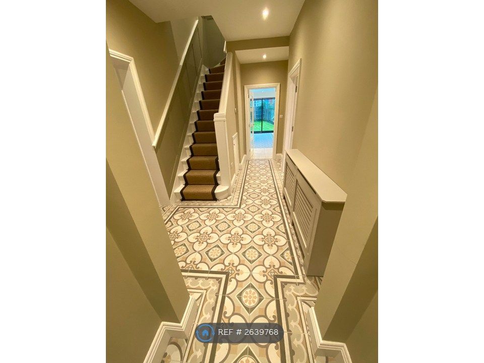 Property photo 3 of 35 Entrance Hallway & Staircase