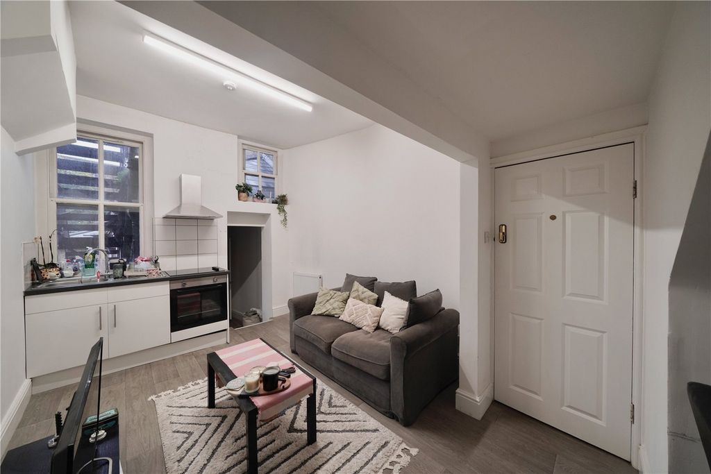 Property photo 2 of 13 Picture No. 19