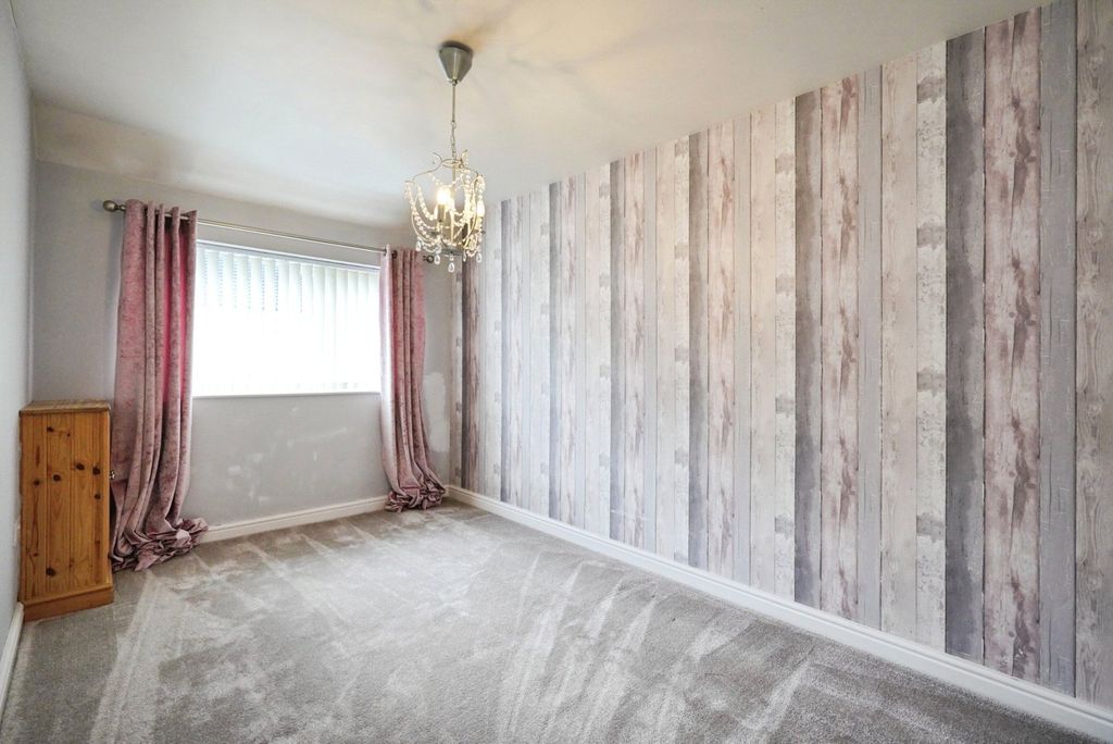 Property photo 3 of 17 Photo