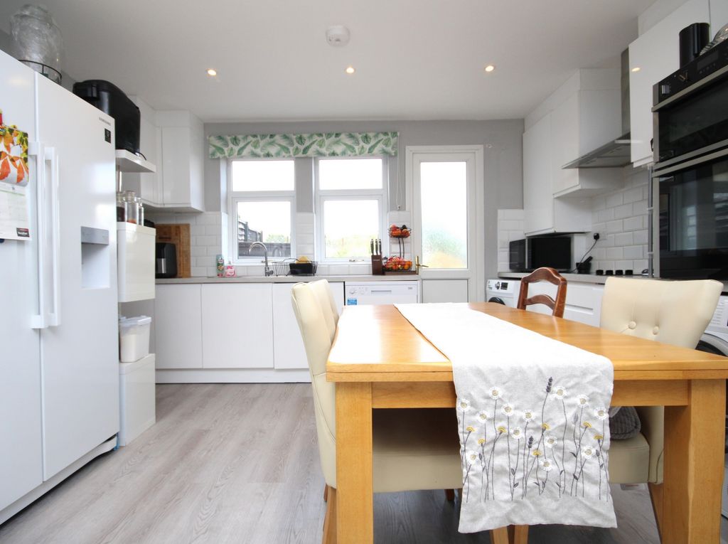 Property photo 2 of 14 Kitchen