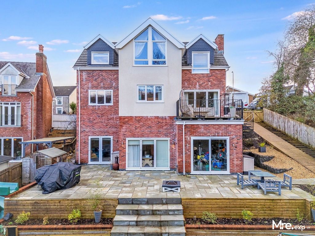 Property photo 1 of 37