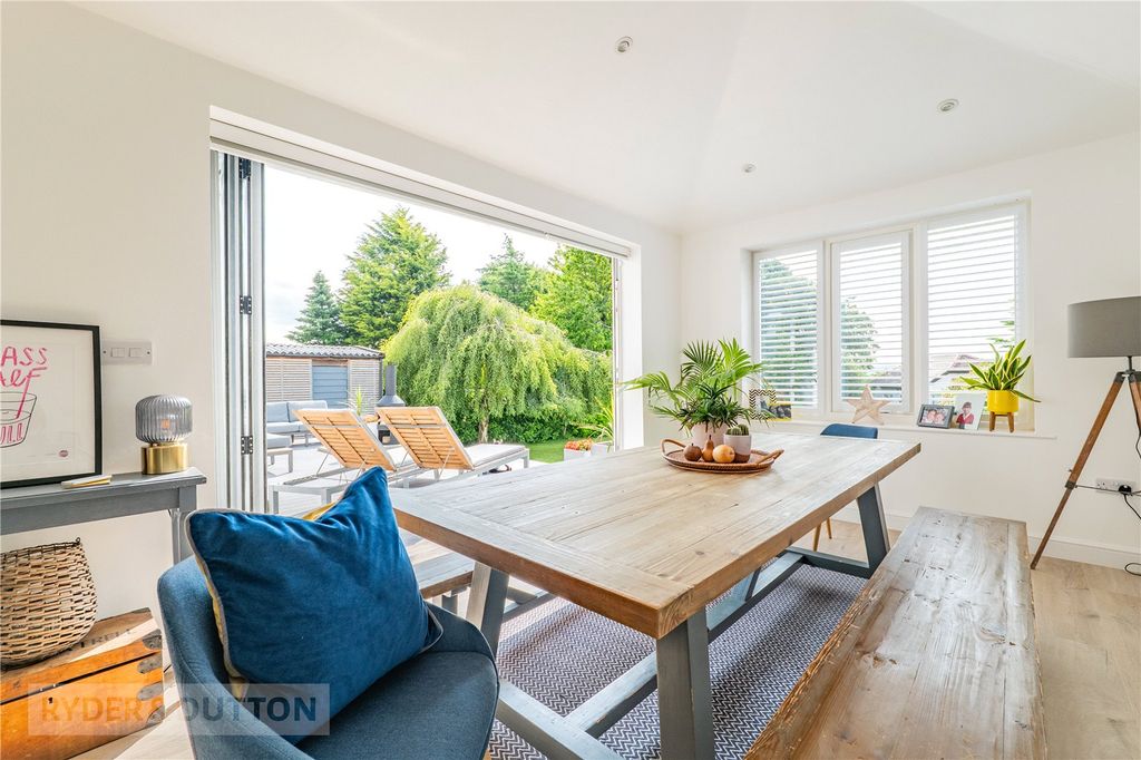 Property photo 3 of 47 Dining Room
