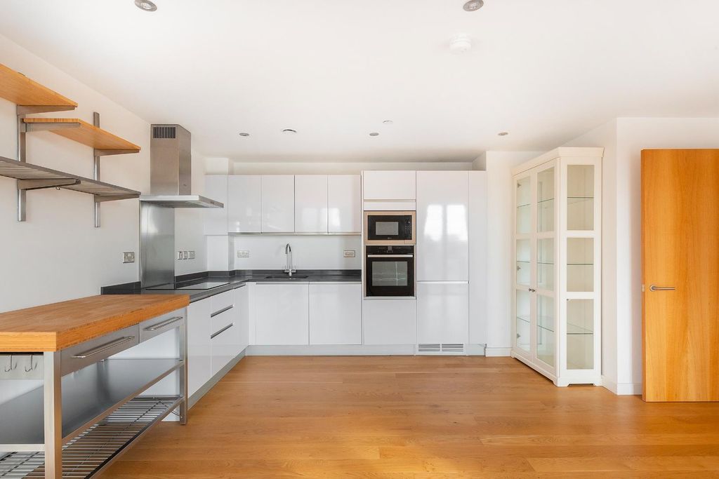 Property photo 3 of 24 11N04Occ - Reception B.Jpg