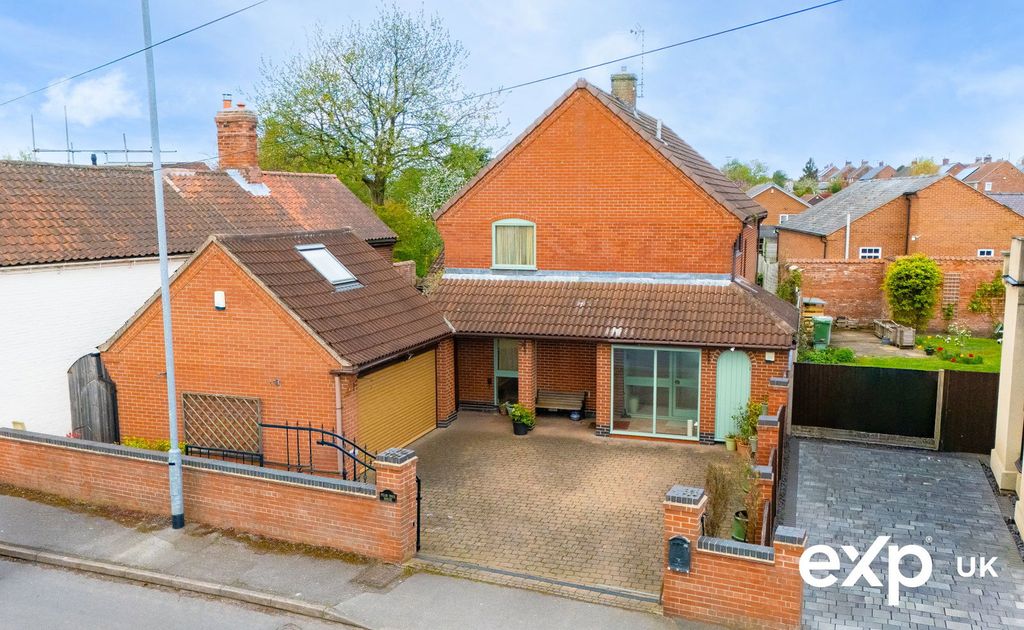 Property photo 1 of 32
