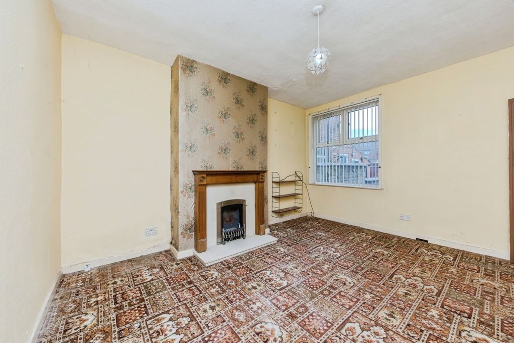 Property photo 3 of 17 Photo