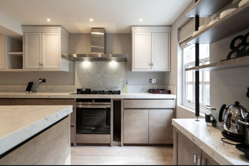 Property photo 3 of 11 Kitchen