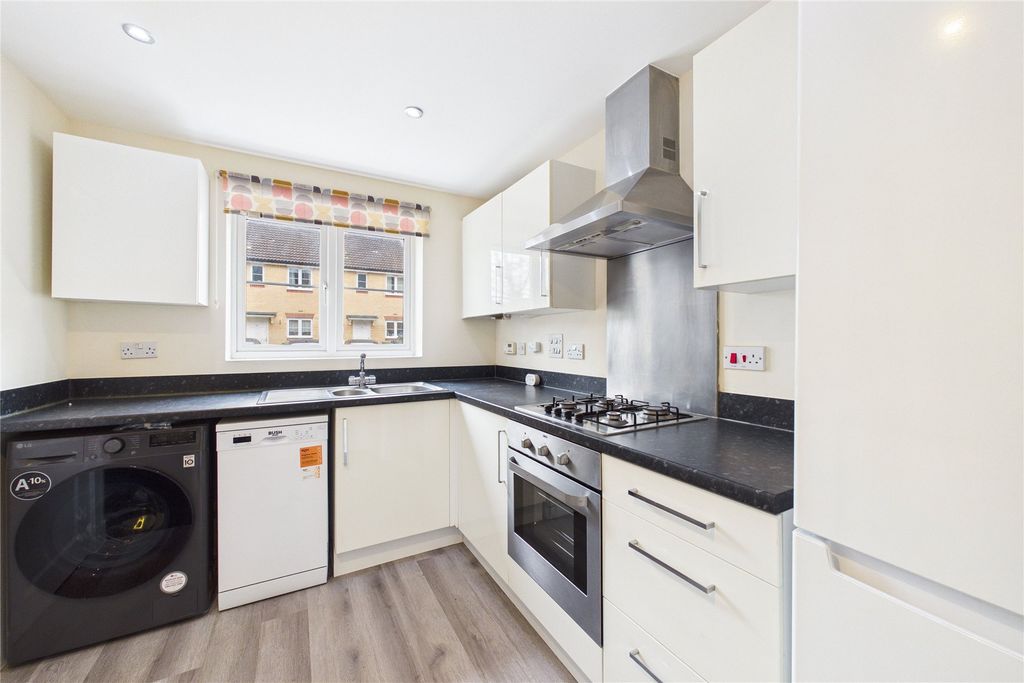 Property photo 3 of 12 Picture No. 28