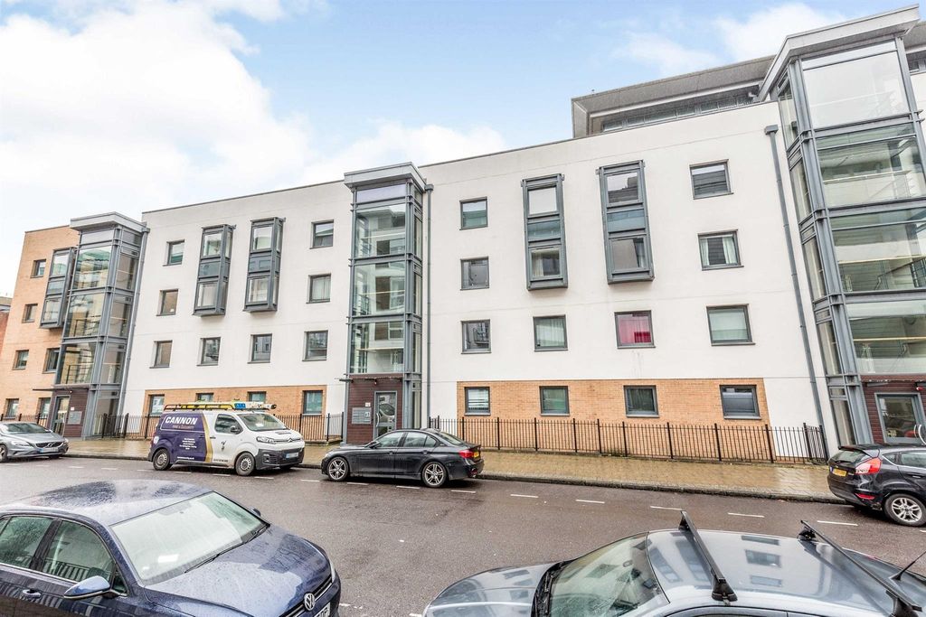 Property photo 1 of 8 Front