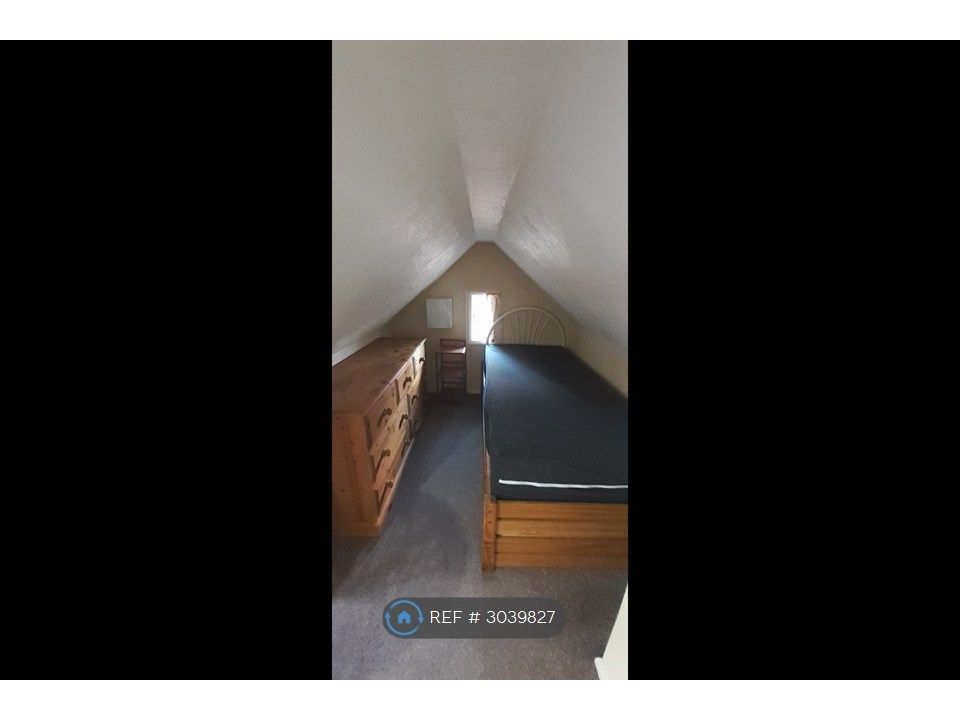 Property photo 3 of 9 Bedroom