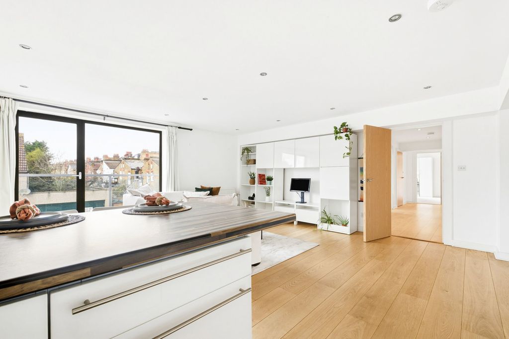 Property photo 2 of 30