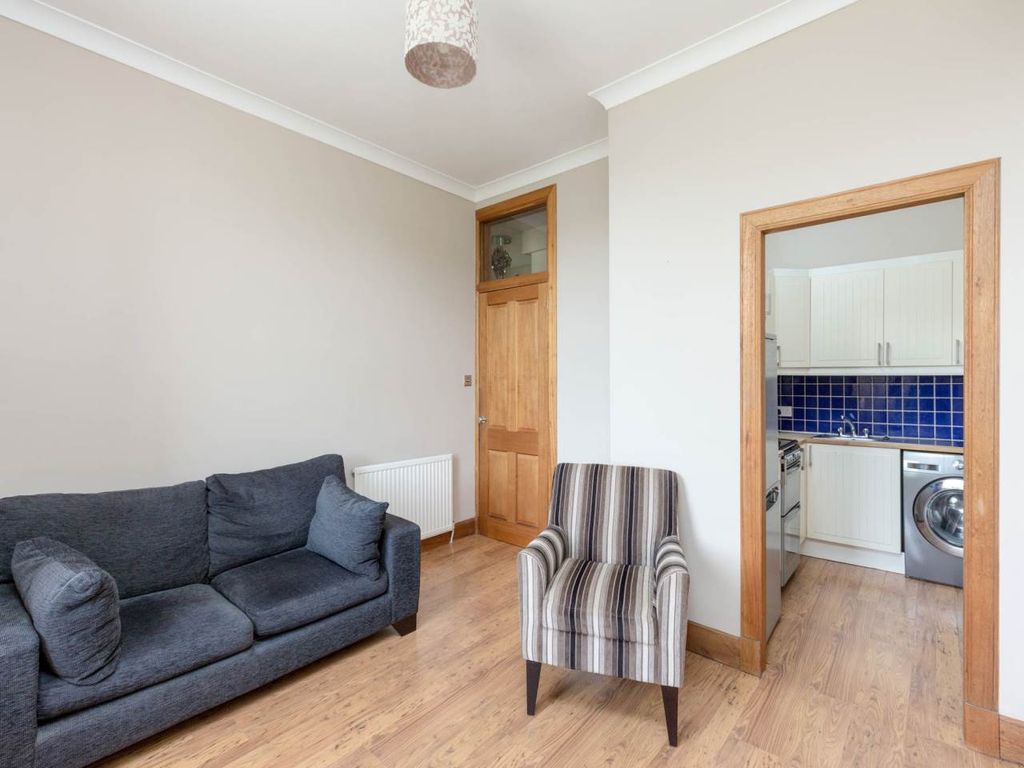 Property photo 3 of 10 35410_Balfour_St_002