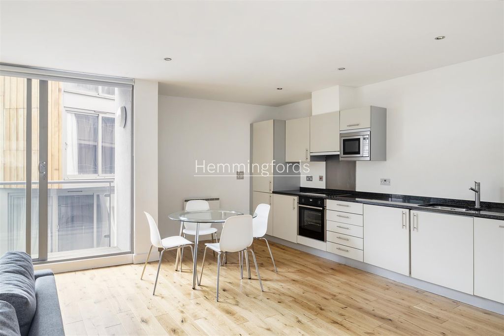 Property photo 3 of 15 Hemmingfords- 2 The Foundry, Dereham Place-10_Lo_W