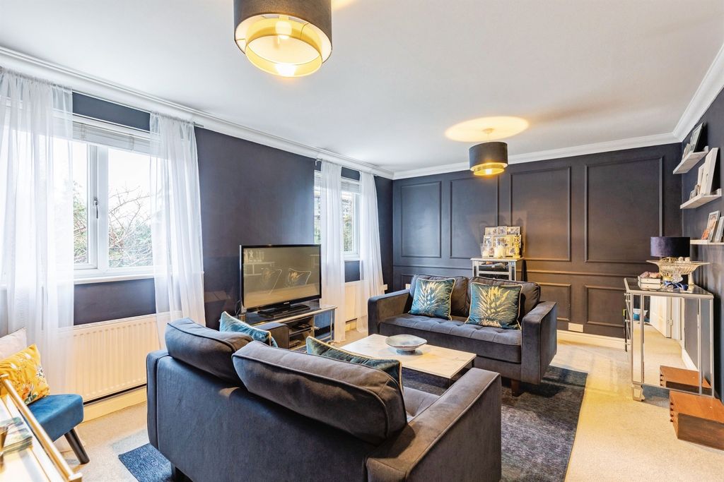 Property photo 2 of 20