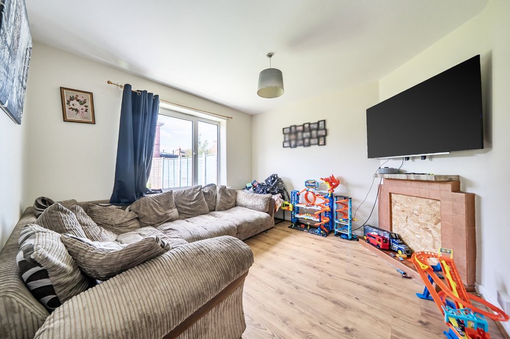 Property photo 3 of 11 Picture No. 23