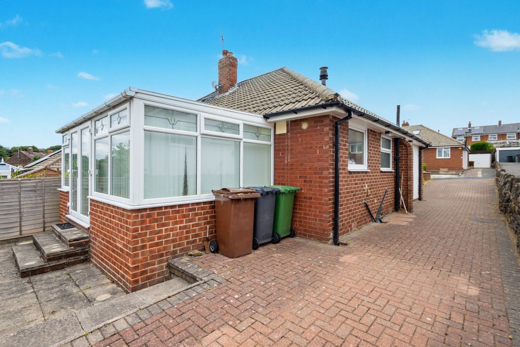 Property photo 2 of 9 9 Grove Farm Croft, Leeds, West Yorkshire, Ls16 6De