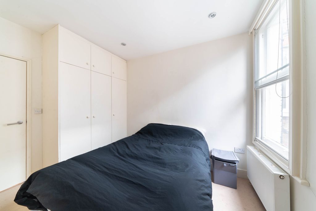 Property photo 3 of 5 Bedroom