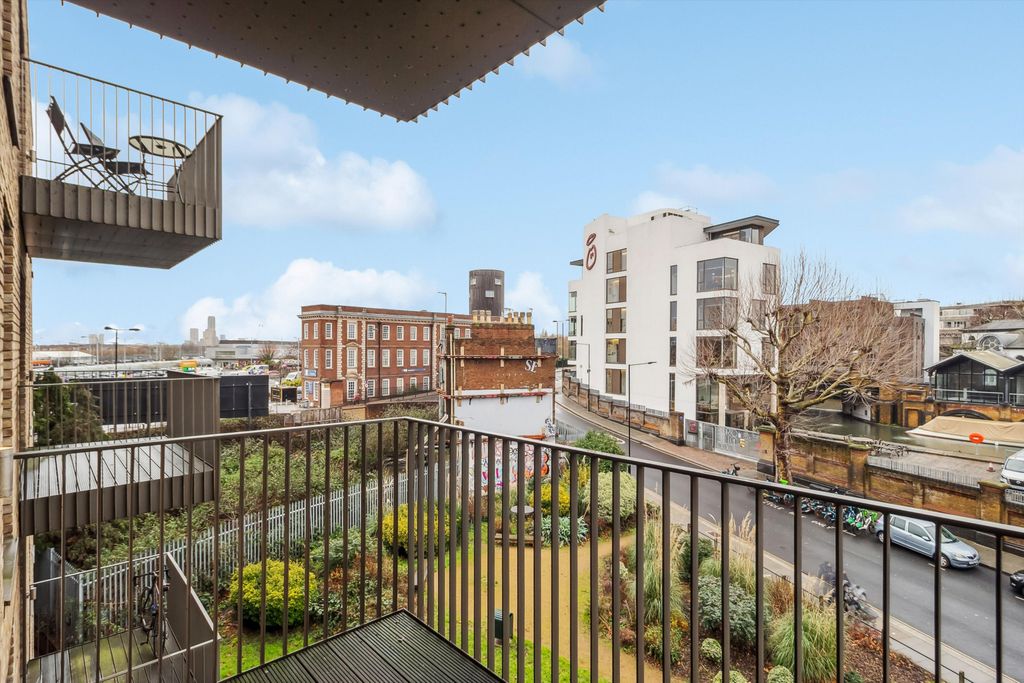 Property photo 2 of 12 Image