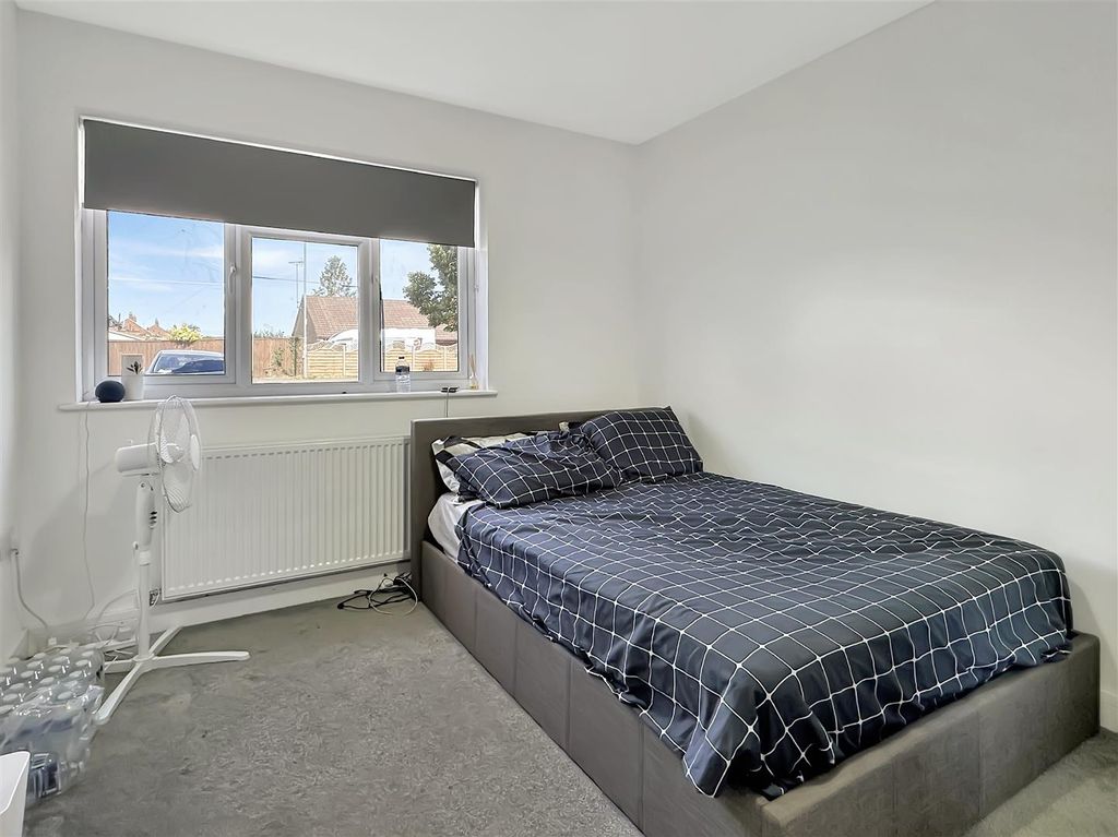 Property photo 3 of 17 Bedroom 1