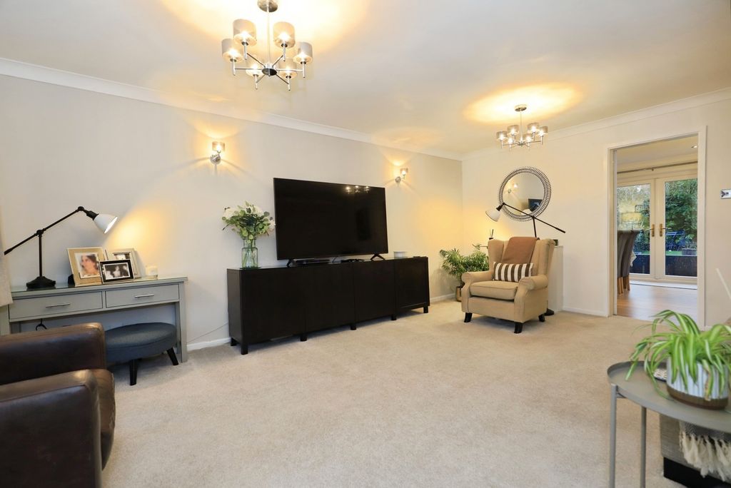 Property photo 2 of 20 Lounge