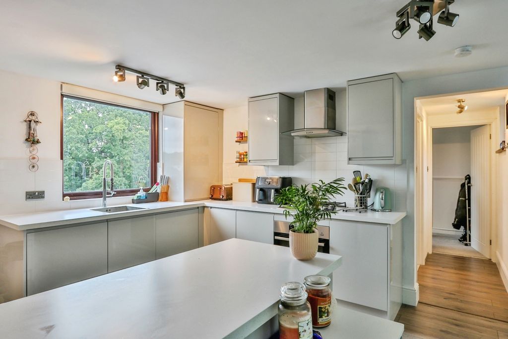 Property photo 3 of 17 Kitchen