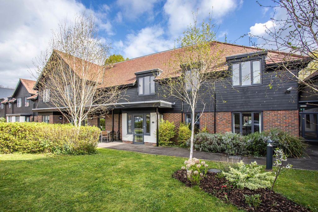 Property photo 1 of 13 Front (Exterior)