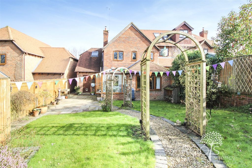 Property photo 2 of 13 Garden