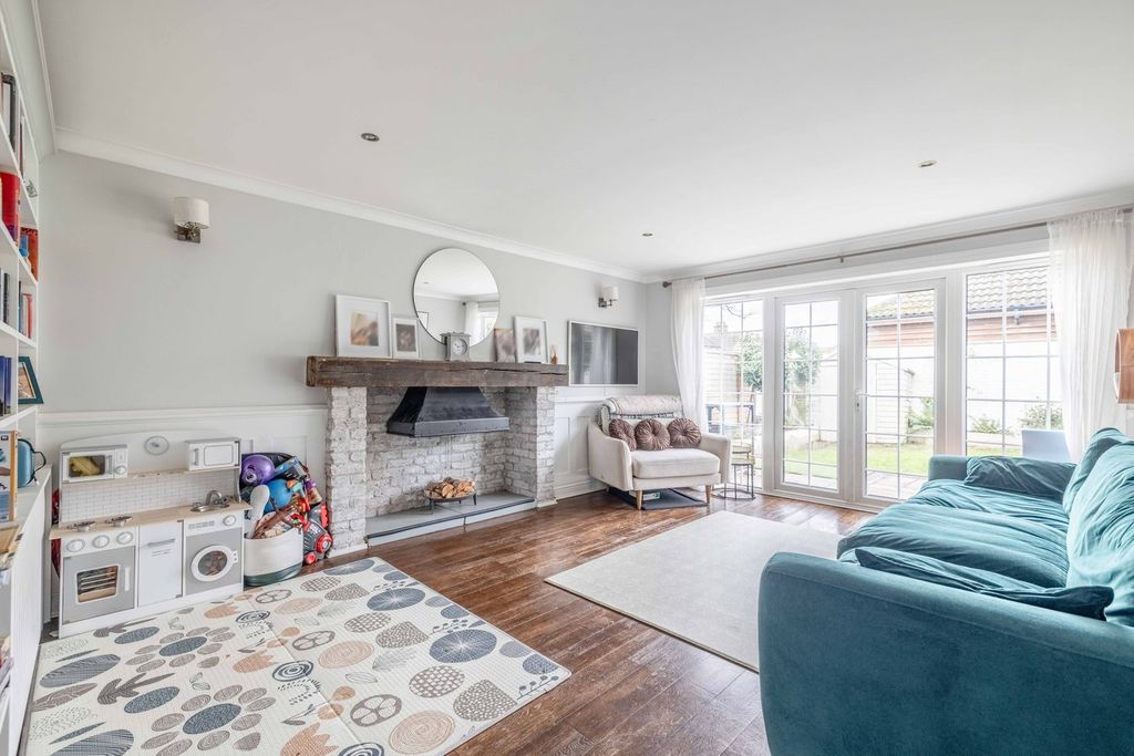 Property photo 2 of 19