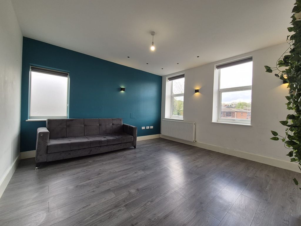 Property photo 3 of 9 Photo 2