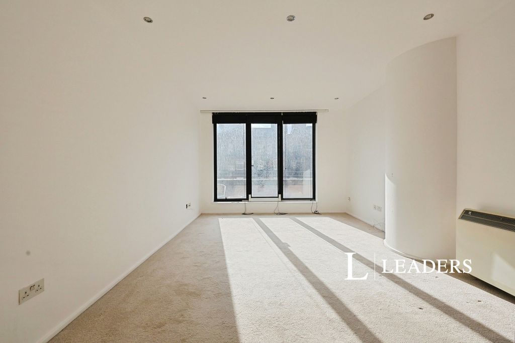 Property photo 3 of 18 Pbox-Img.Jpg