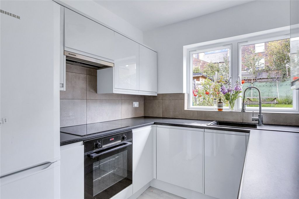 Property photo 3 of 11 Kitchen
