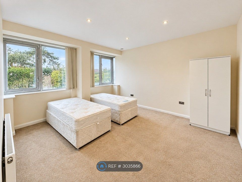 Property photo 3 of 4