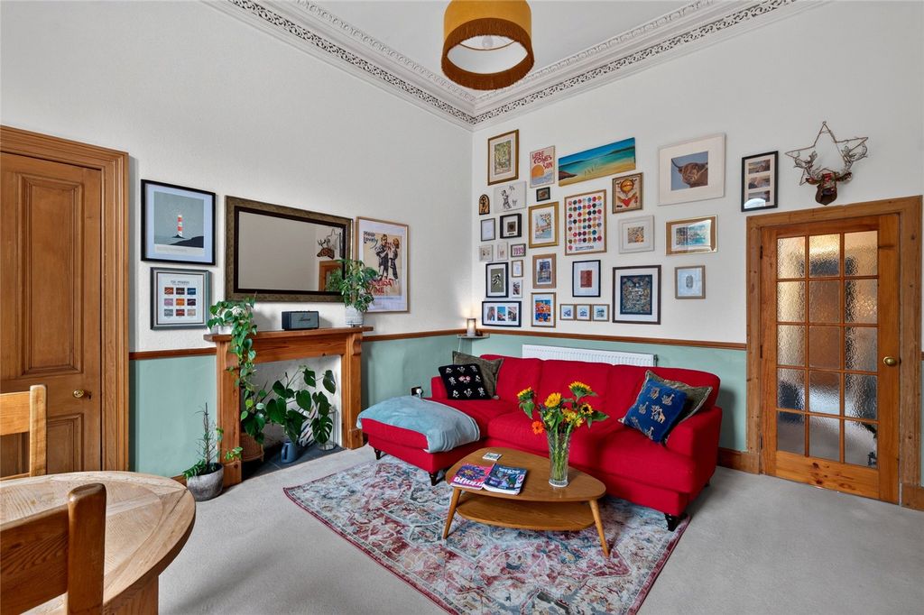 Property photo 3 of 15 Mayfield Gardens