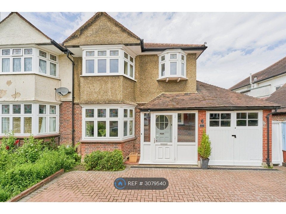 Property photo 2 of 15 Cranes Park Avenue